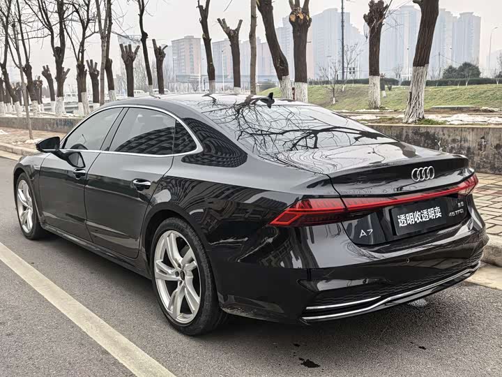 Фото 7 - Audi A7L