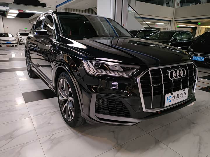 Фото 6 - Audi Q7