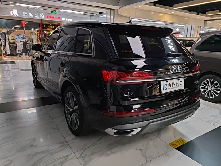 Фото 9 - Audi Q7