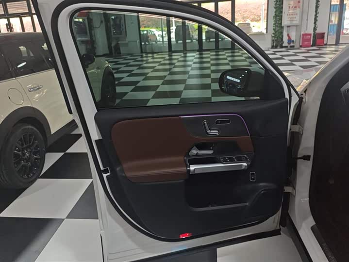 Фото 7 - Mercedes-Benz GLB-Class