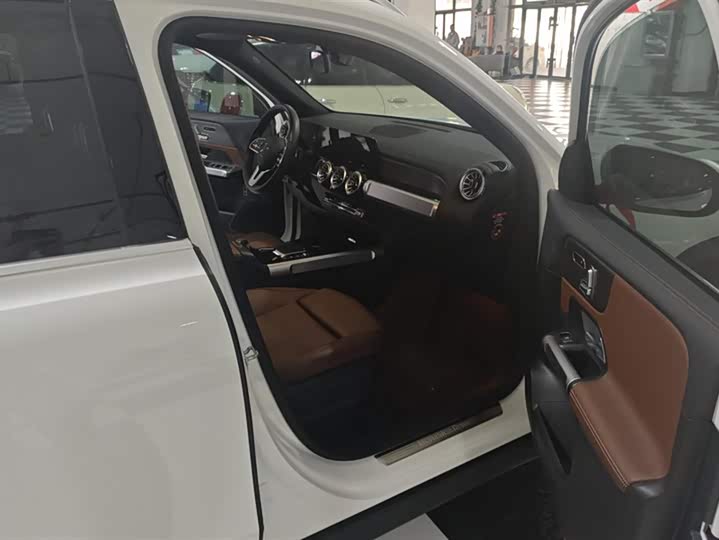 Фото 8 - Mercedes-Benz GLB-Class