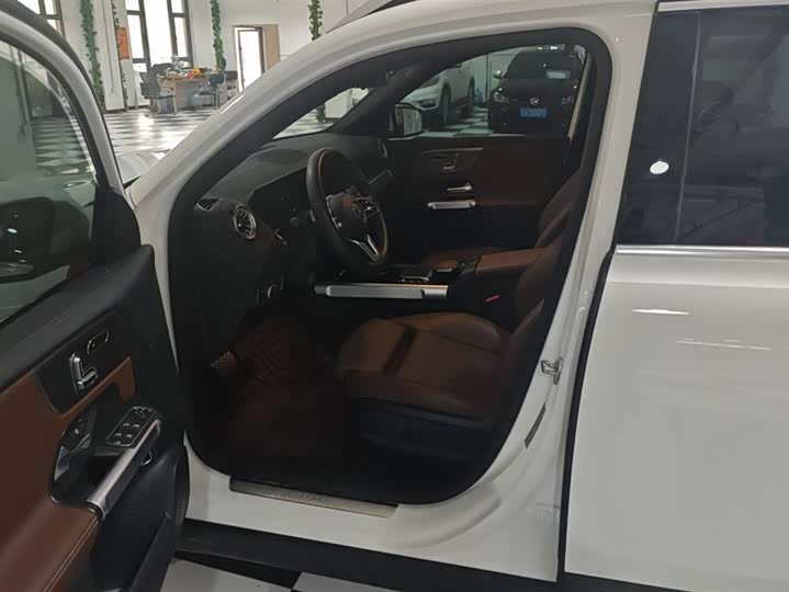 Фото 9 - Mercedes-Benz GLB-Class