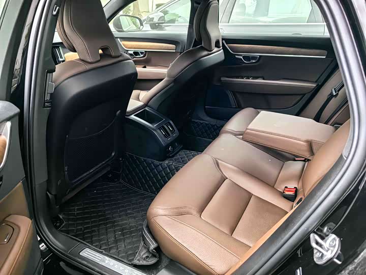 Фото 5 - Volvo S90