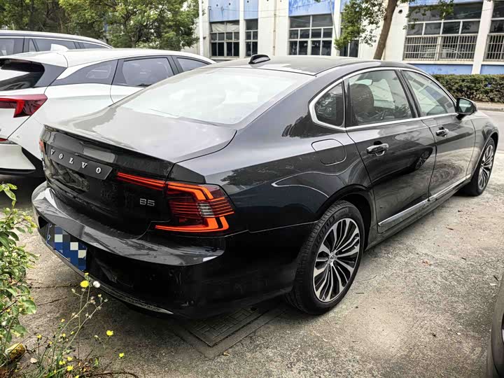 Фото 9 - Volvo S90