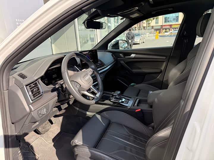 Фото 8 - Audi Q5L