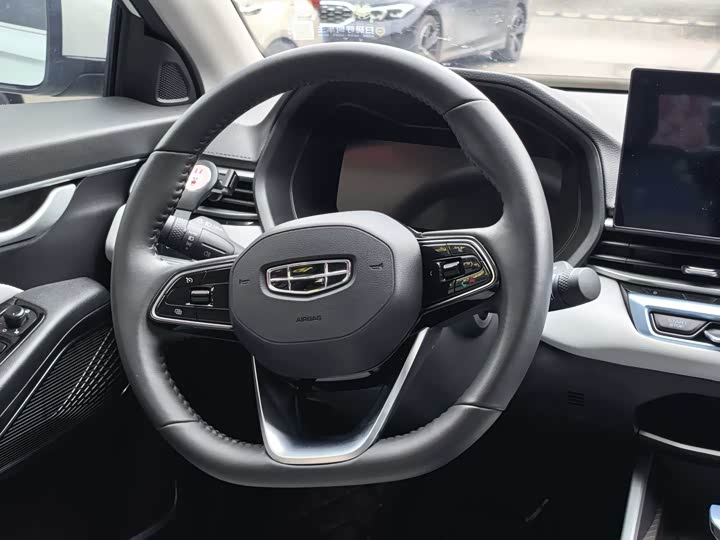 Фото 8 - Geely Emgrand