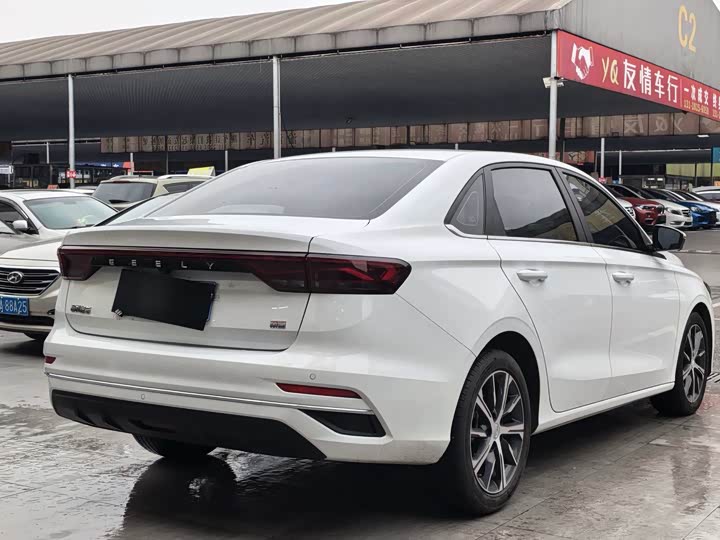 Фото 9 - Geely Emgrand