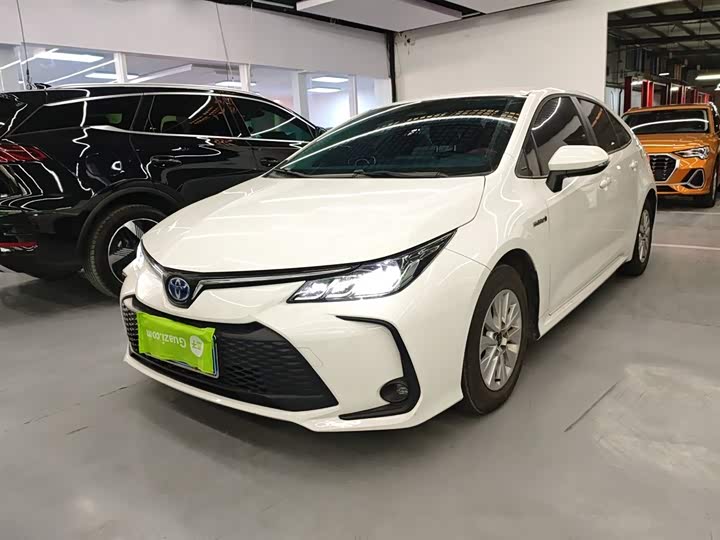 Фото 2 - Toyota Corolla