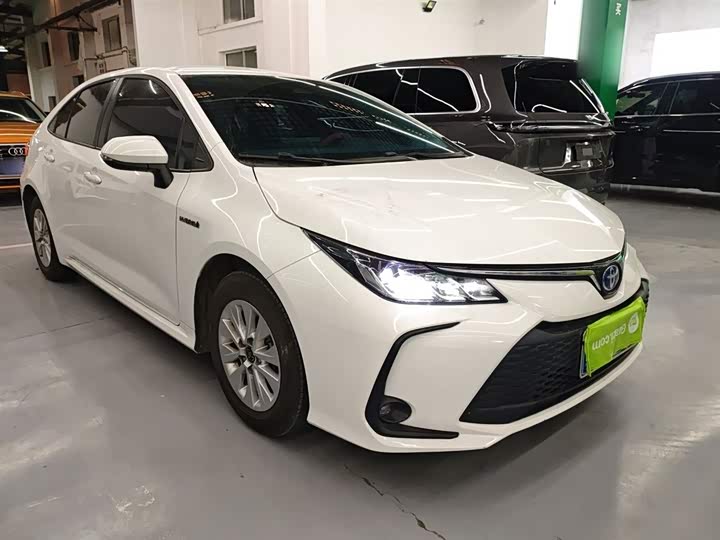 Фото 4 - Toyota Corolla