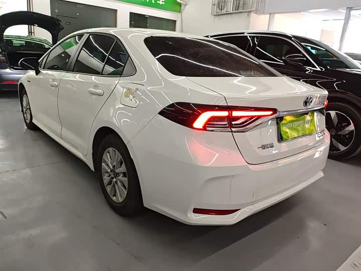 Фото 5 - Toyota Corolla