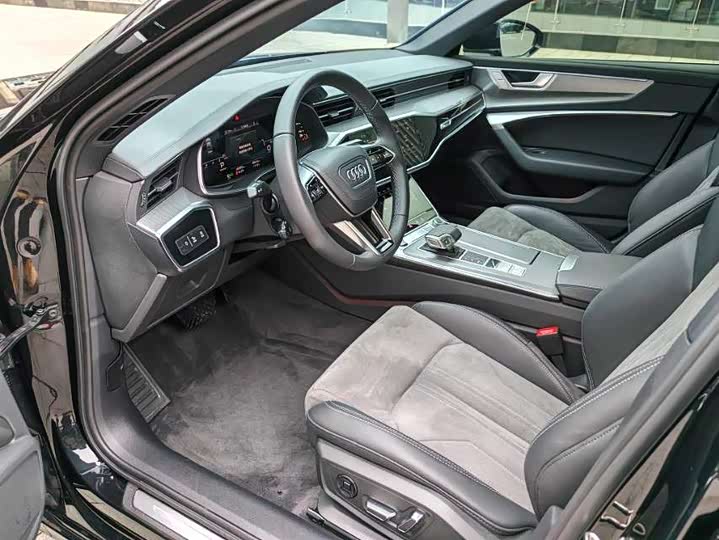 Фото 5 - Audi A6L