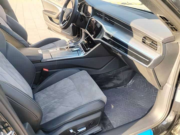 Фото 9 - Audi A6L