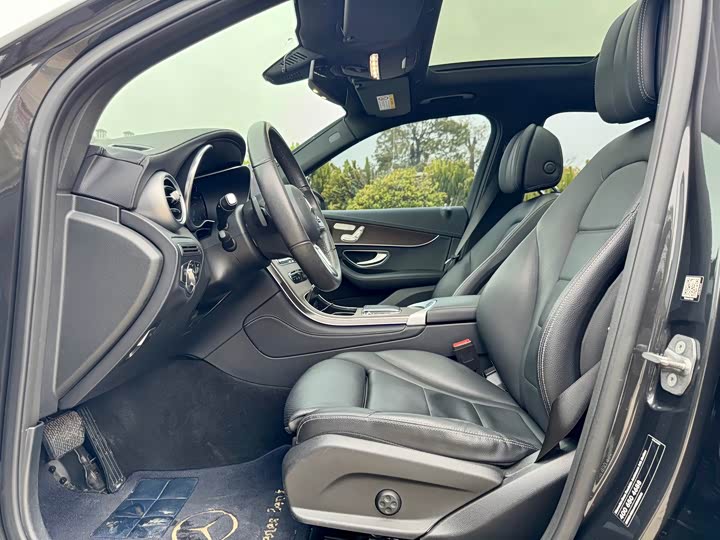 Photo 4 - Mercedes-Benz GLC-Class