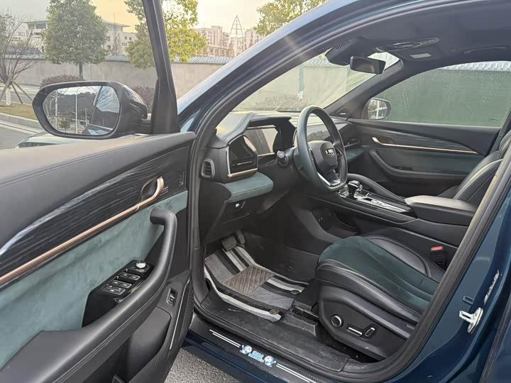 Фото 2 - Geely Monjaro