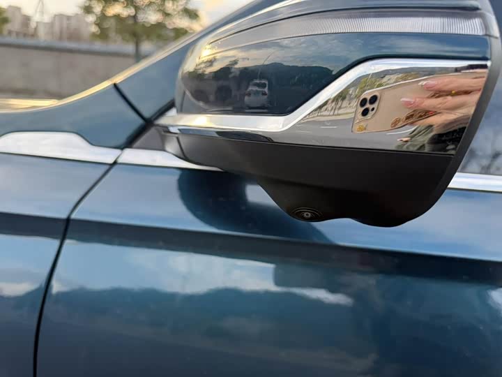 Фото 3 - Geely Monjaro