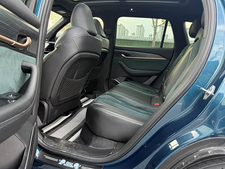 Фото 6 - Geely Monjaro