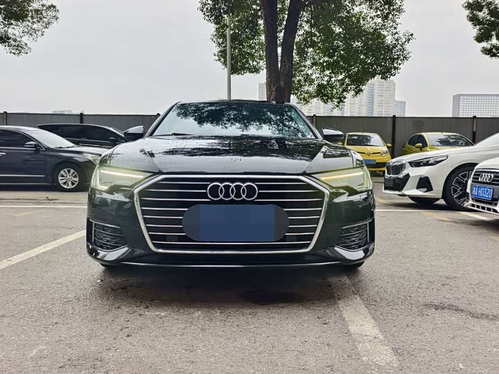 Фото 1 - Audi A6L