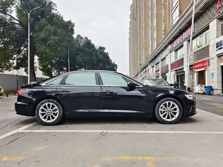 Фото 4 - Audi A6L