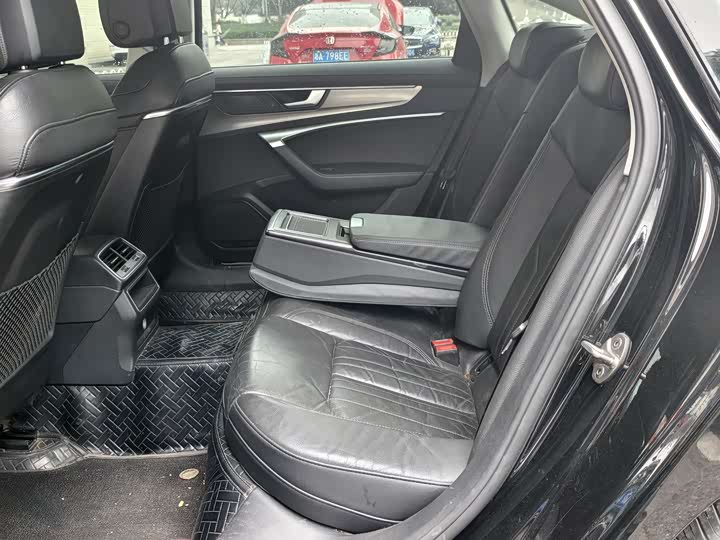 Фото 6 - Audi A6L