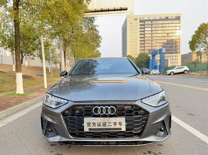 Фото 2 - Audi A4L