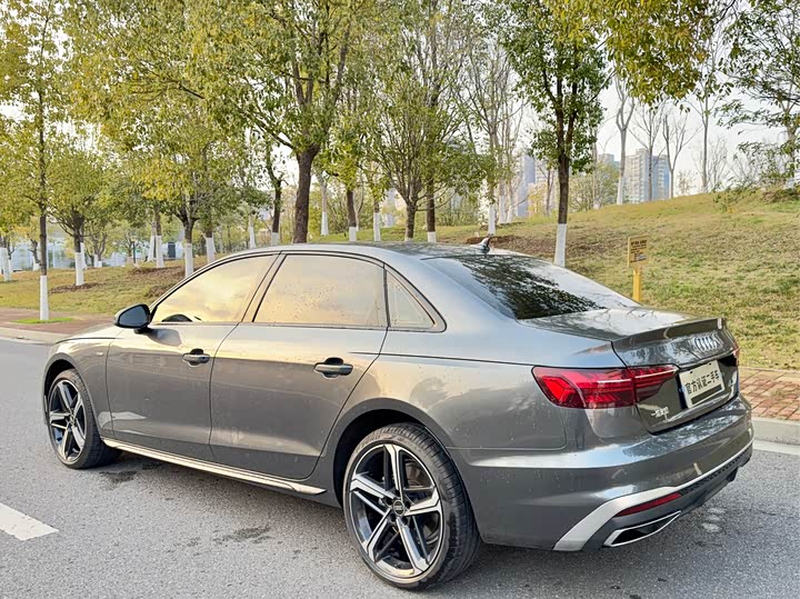 Фото 6 - Audi A4L