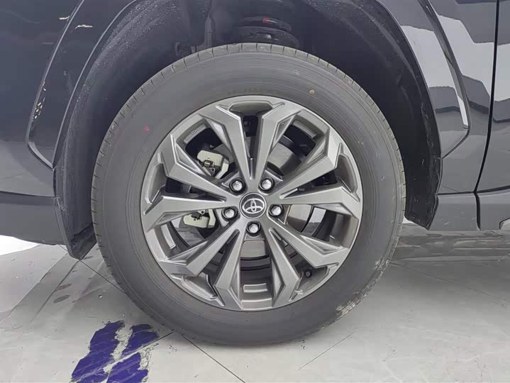 Фото 6 - Toyota RAV4