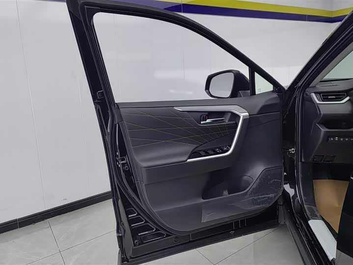 Фото 7 - Toyota RAV4