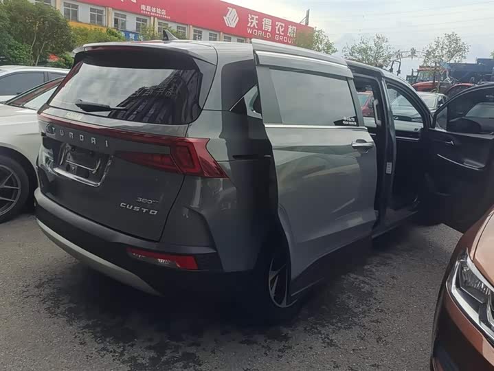 Фото 3 - Hyundai Custo