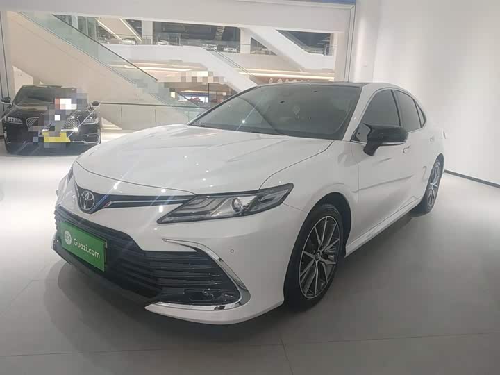 Фото 1 - Toyota Camry