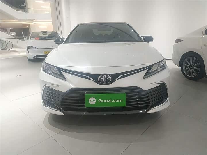 Фото 3 - Toyota Camry