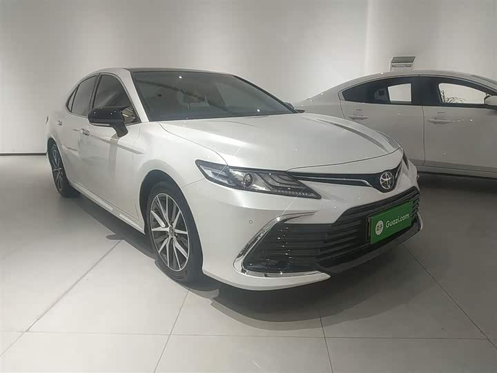 Фото 4 - Toyota Camry