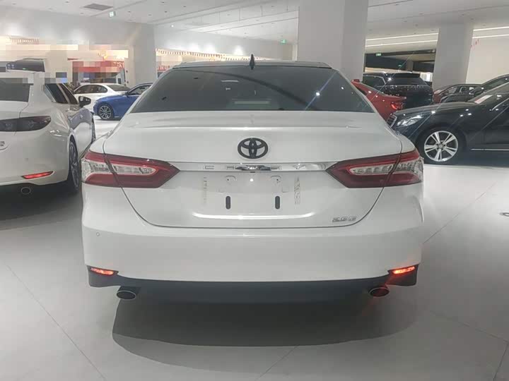 Фото 6 - Toyota Camry