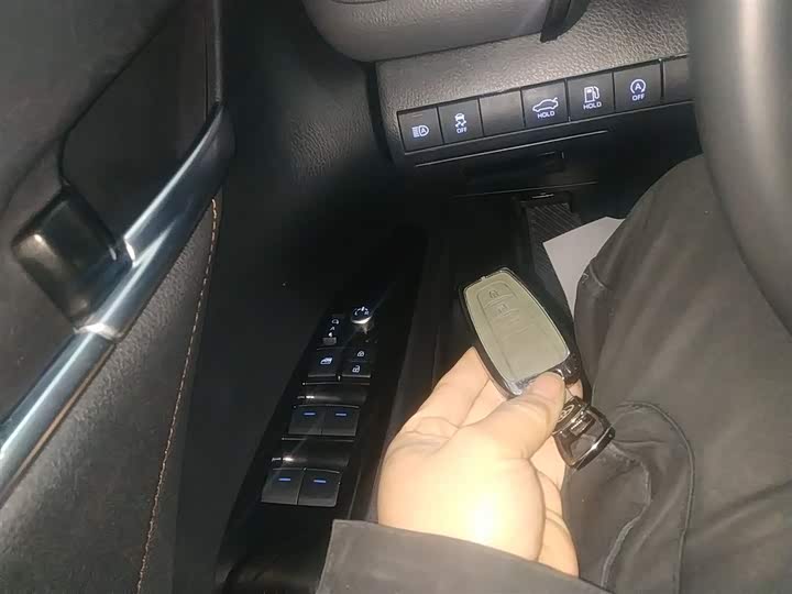 Фото 9 - Toyota Camry