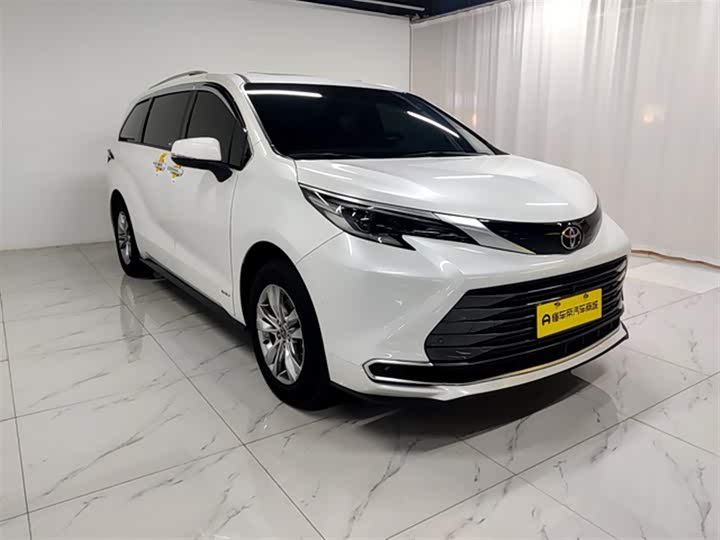 Фото 4 - Toyota Sienna