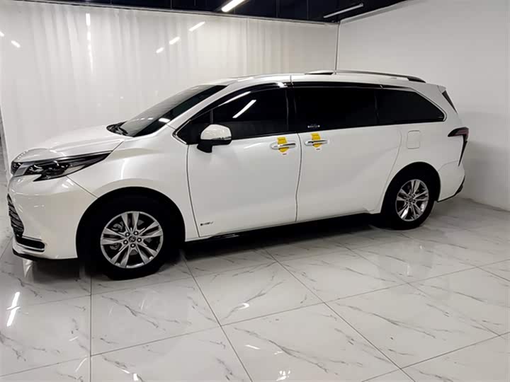 Фото 5 - Toyota Sienna