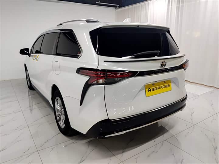 Фото 6 - Toyota Sienna