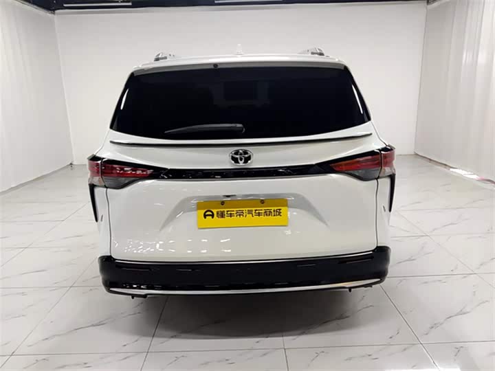 Фото 7 - Toyota Sienna