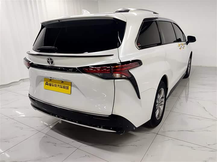 Фото 8 - Toyota Sienna