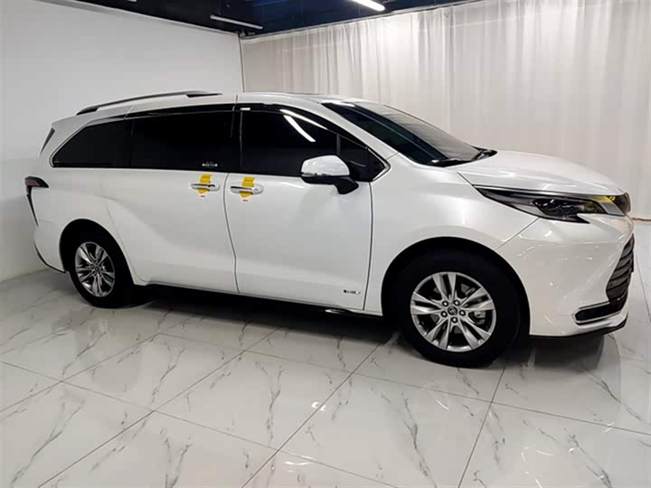 Фото 9 - Toyota Sienna