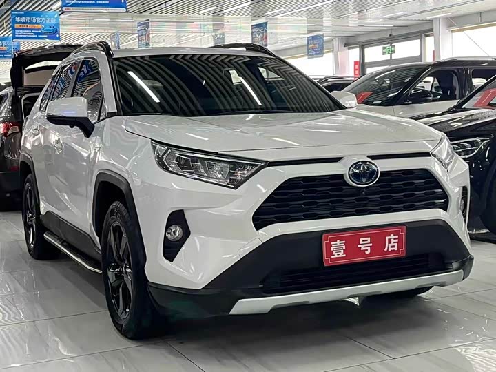 Фото 3 - Toyota RAV4