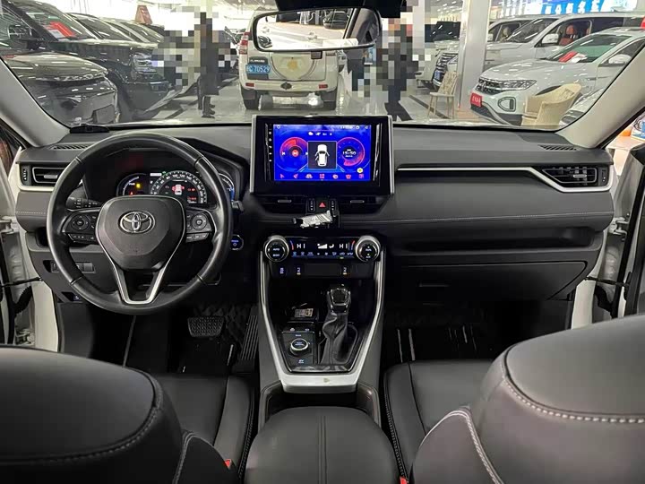 Фото 8 - Toyota RAV4