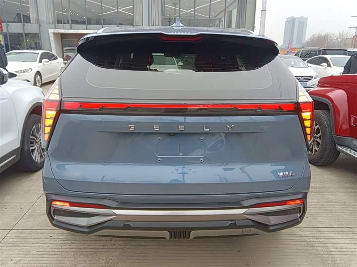 Фото 6 - Geely Atlas L