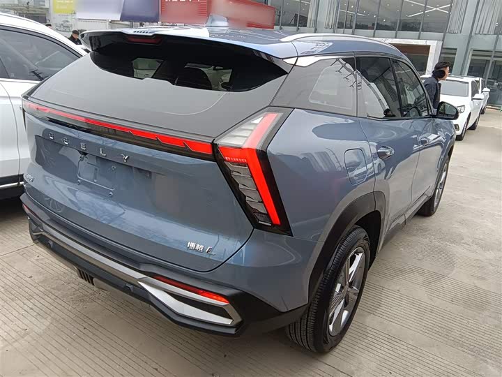 Фото 7 - Geely Atlas L