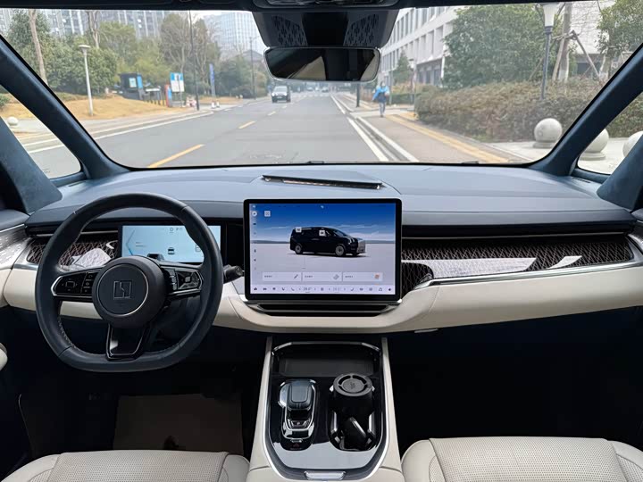 Фото 6 - Zeekr 009