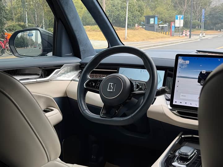 Фото 7 - Zeekr 009