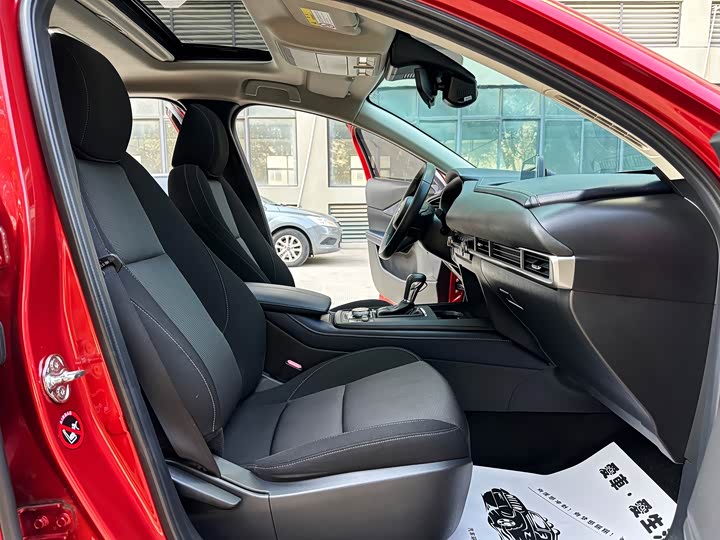 Фото 4 - Mazda CX-30