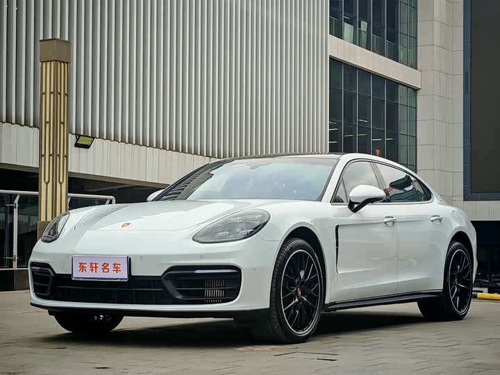 Фото 1 - Porsche Panamera