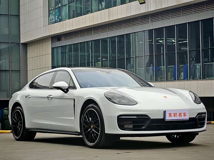 Фото 3 - Porsche Panamera