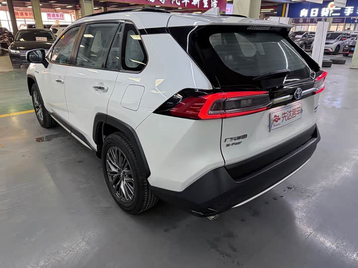 Фото 4 - Toyota Wildlander