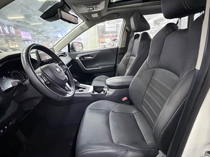 Фото 9 - Toyota Wildlander